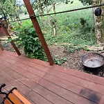 Valley View In The Woods On A Farm 캠프장 *