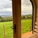 Valley View In The Woods On A Farm Campingplads *